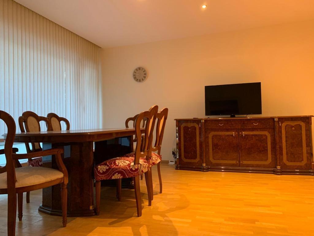Lovely Two Bedroom Apartment With Free Parking アントウェルペン エクステリア 写真