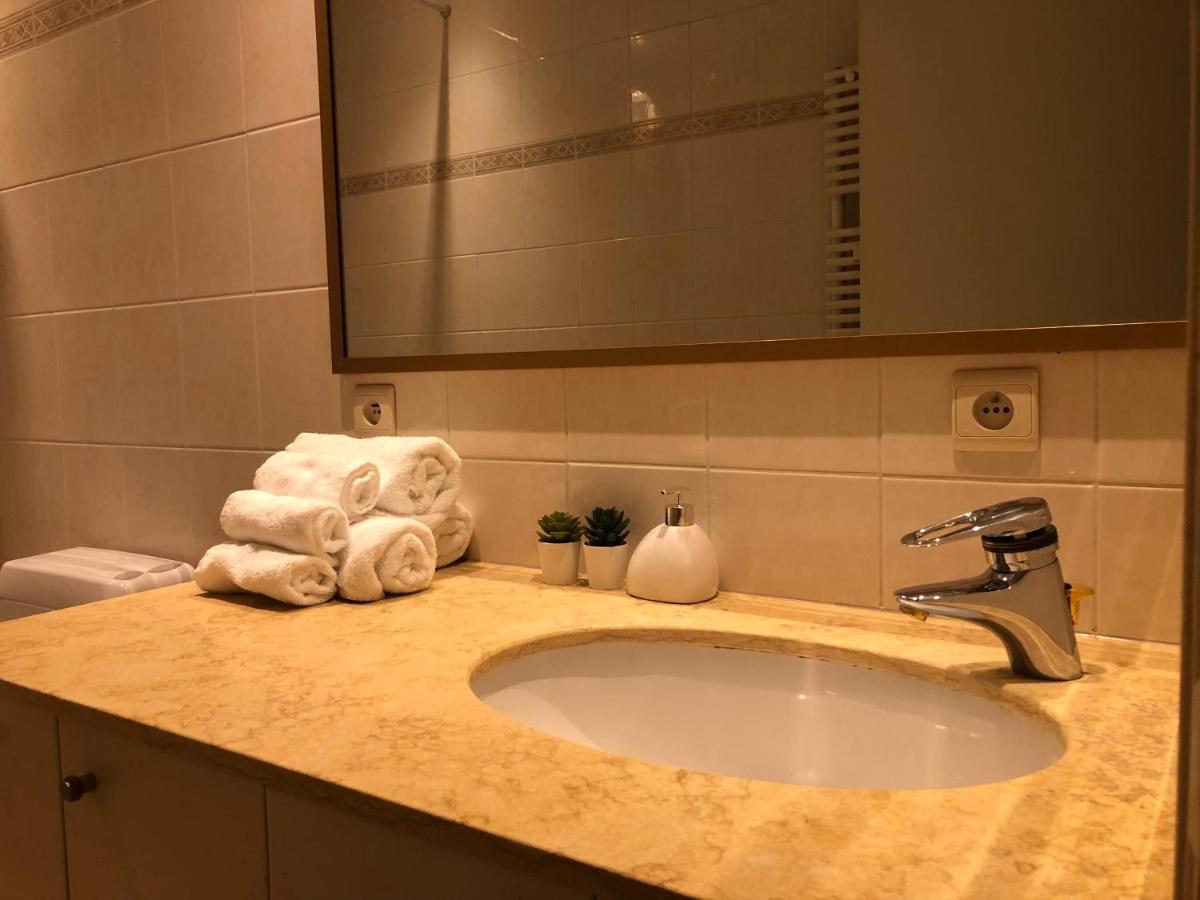 Lovely Two Bedroom Apartment With Free Parking アントウェルペン エクステリア 写真